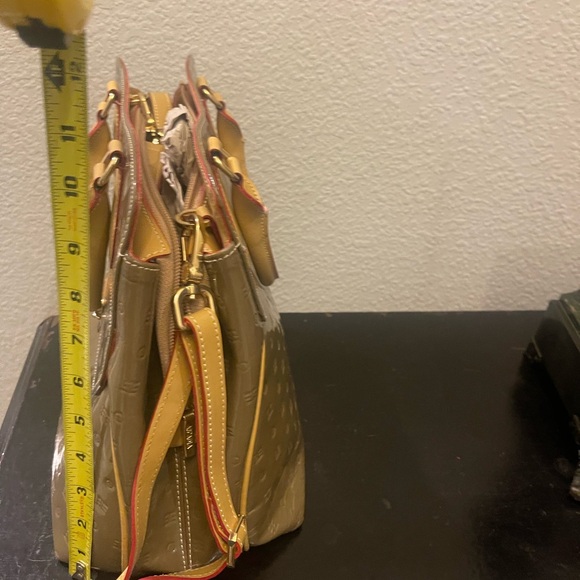 Acadia patented leather shoulder bag with handles and straps - Picture 4 of 11